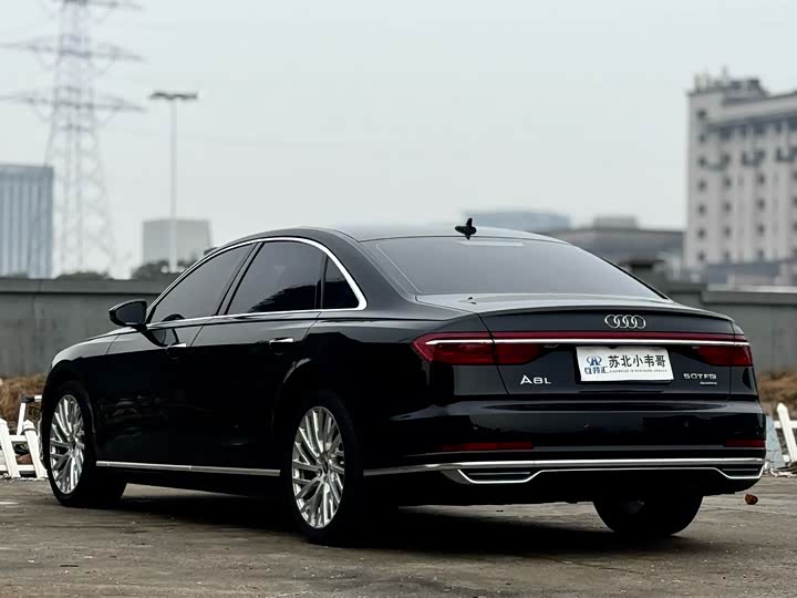 Photo 6 - Audi A8
