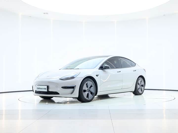 Фото 1 - Tesla Model 3