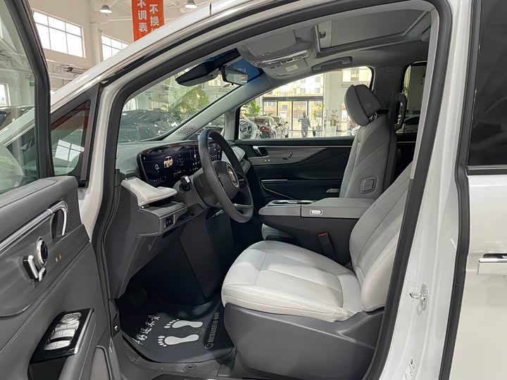 Фото 8 - Buick GL8 ES