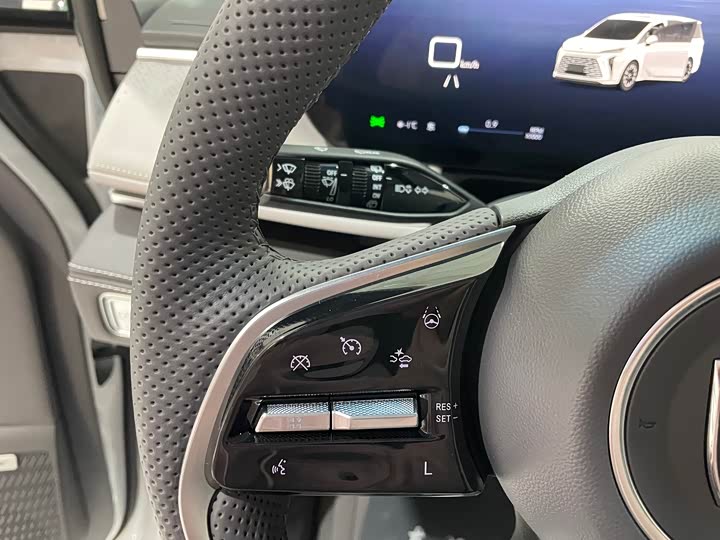 Фото 9 - Buick GL8 ES