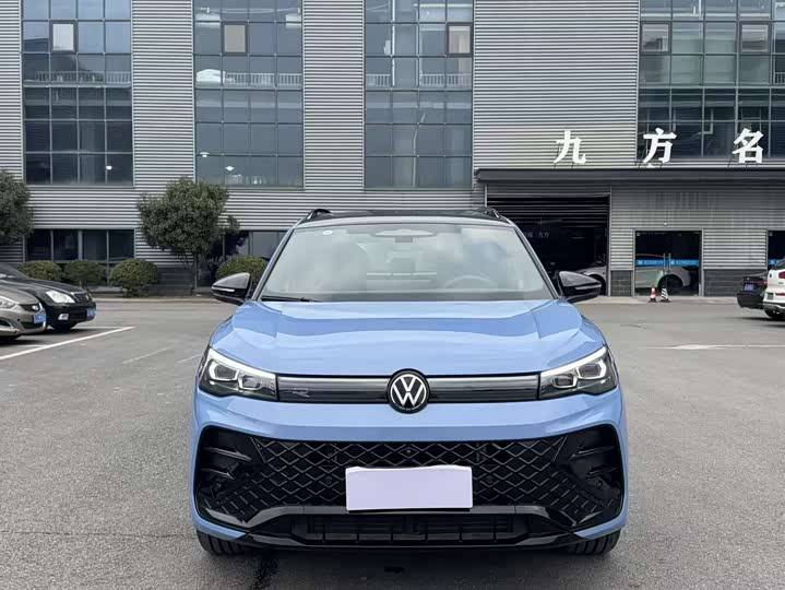 Фото 2 - Volkswagen Tiguan L Pro