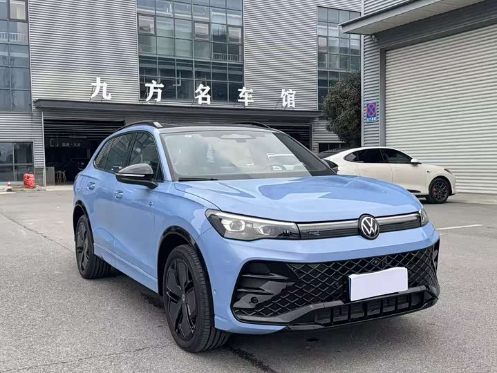 Фото 3 - Volkswagen Tiguan L Pro