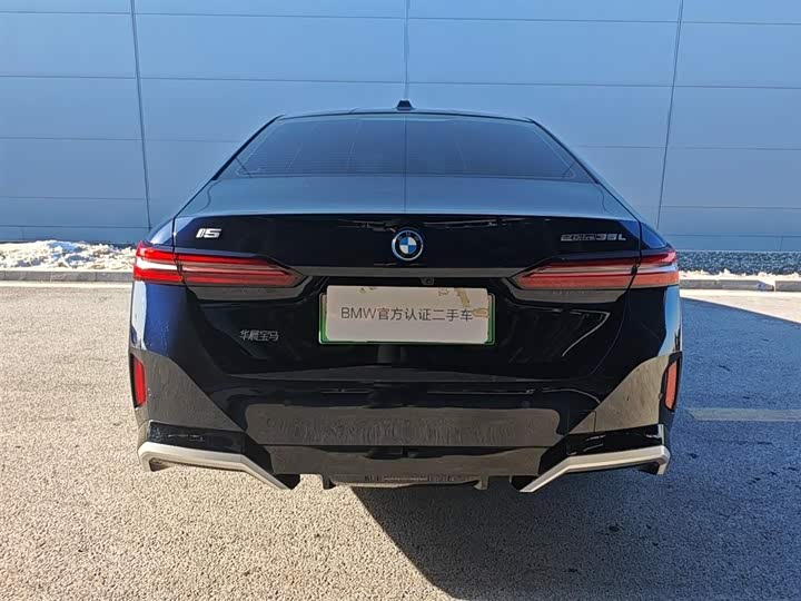 Фото 3 - BMW i5