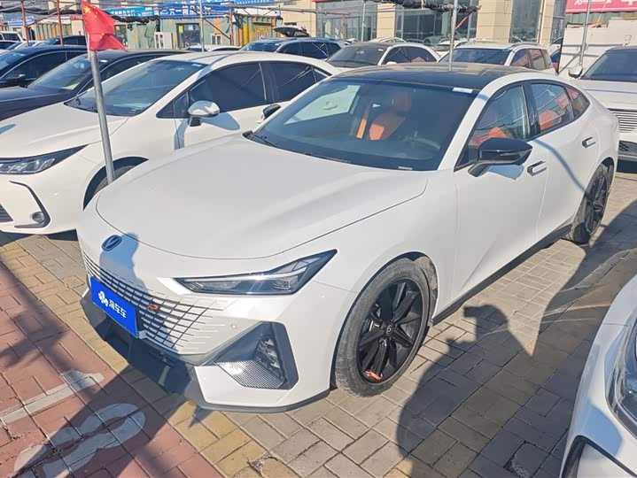 Фото 1 - Changan UNI-V