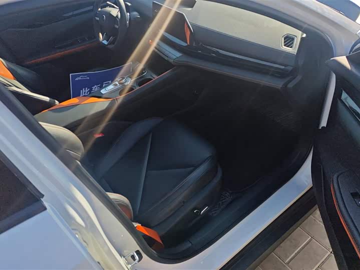 Фото 8 - Changan UNI-V