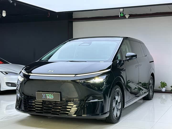 Фото 1 - XPeng X9