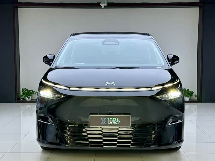 Фото 2 - XPeng X9