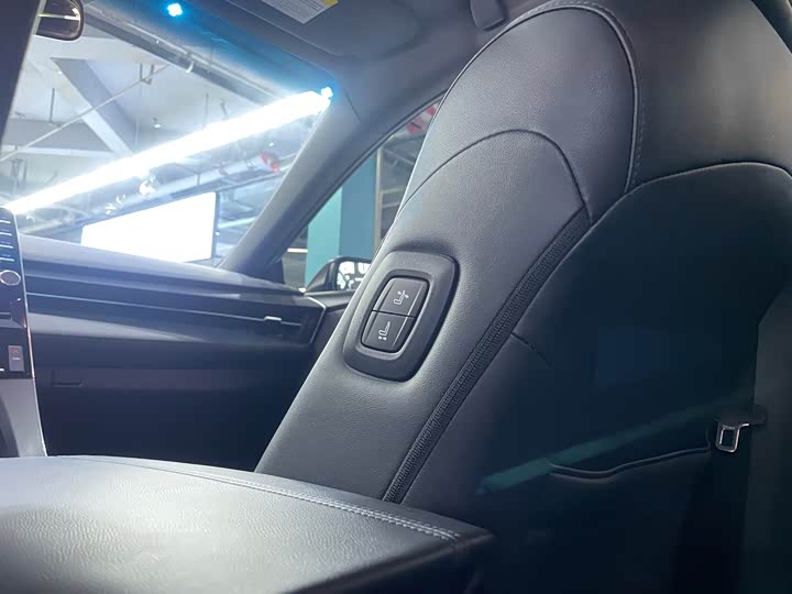 Фото 9 - Toyota Avalon