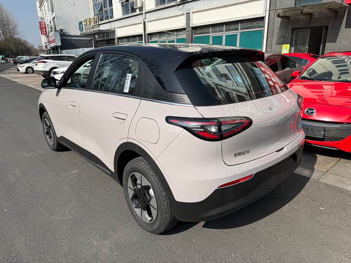 Фото 4 - Geely Galaxy Geome