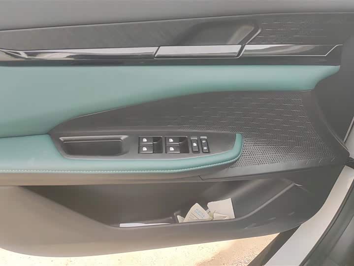 Фото 7 - Changan UNI-V Hybrid