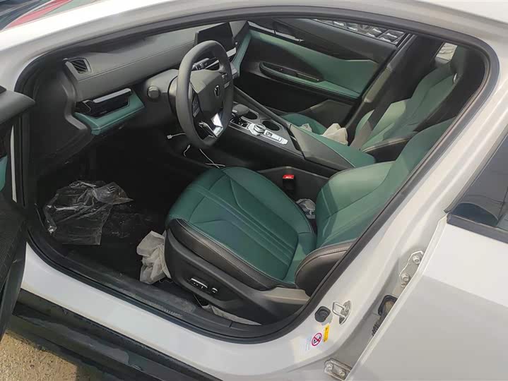 Фото 9 - Changan UNI-V Hybrid