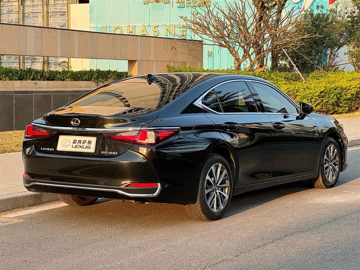 Фото 5 - Lexus ES
