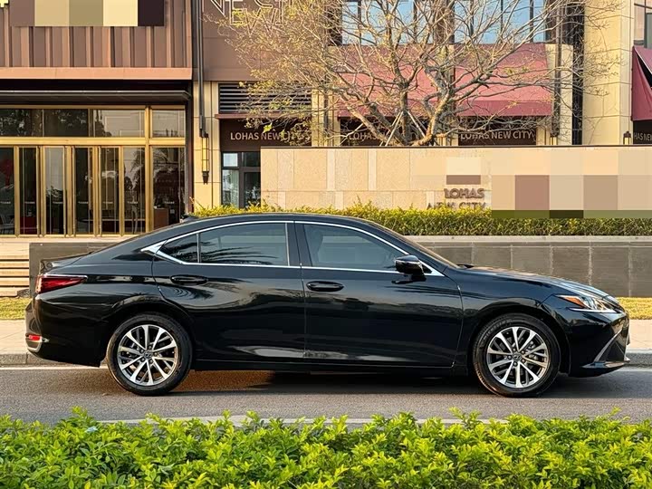 Фото 6 - Lexus ES