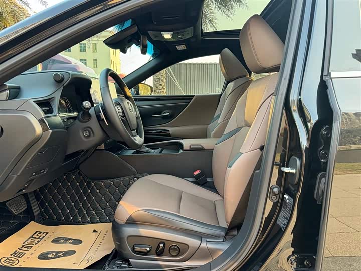 Фото 7 - Lexus ES