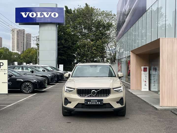 Фото 2 - Volvo XC40