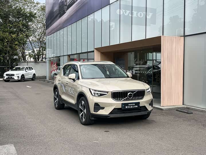 Фото 3 - Volvo XC40