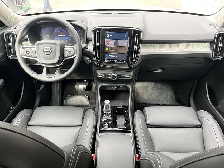 Фото 7 - Volvo XC40