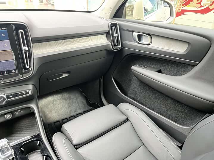 Фото 9 - Volvo XC40