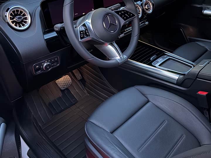 Фото 4 - Mercedes-Benz GLA-Class