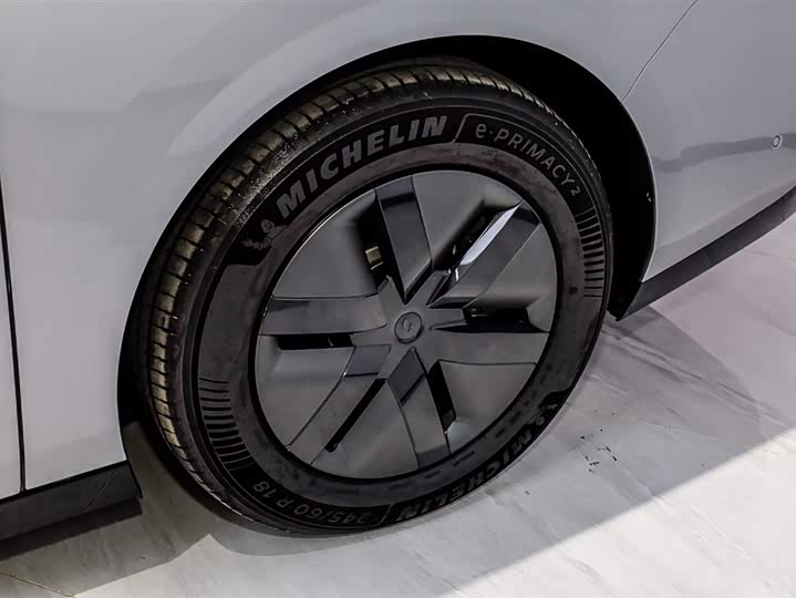 Фото 6 - LiXiang Mega