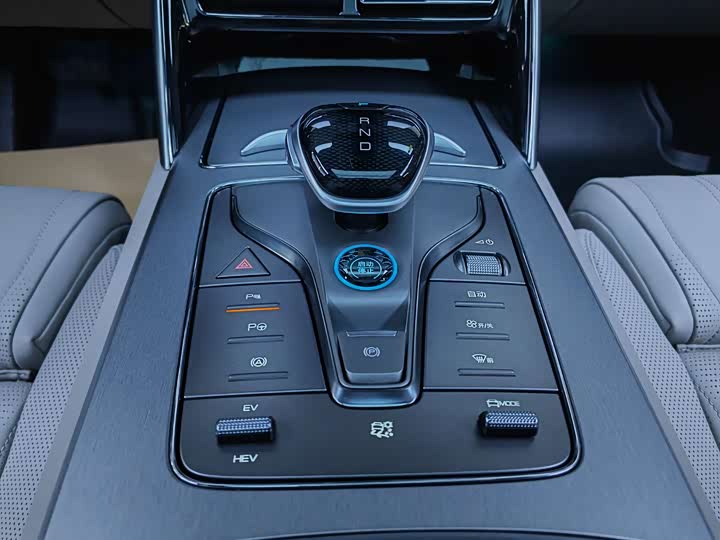 Фото 9 - BYD Tang Hybrid/EV