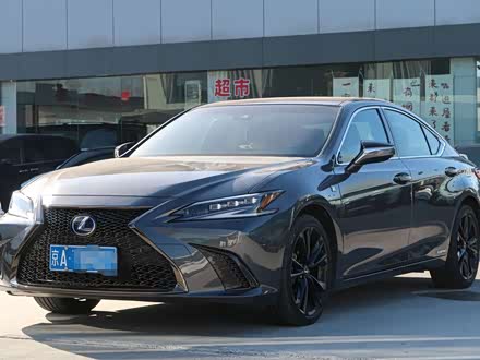 Фото 1 - Lexus ES