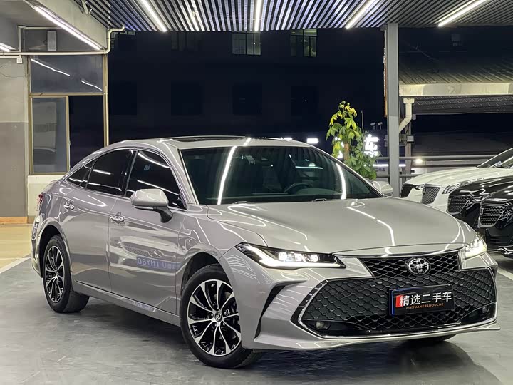 Photo 2 - Toyota Avalon