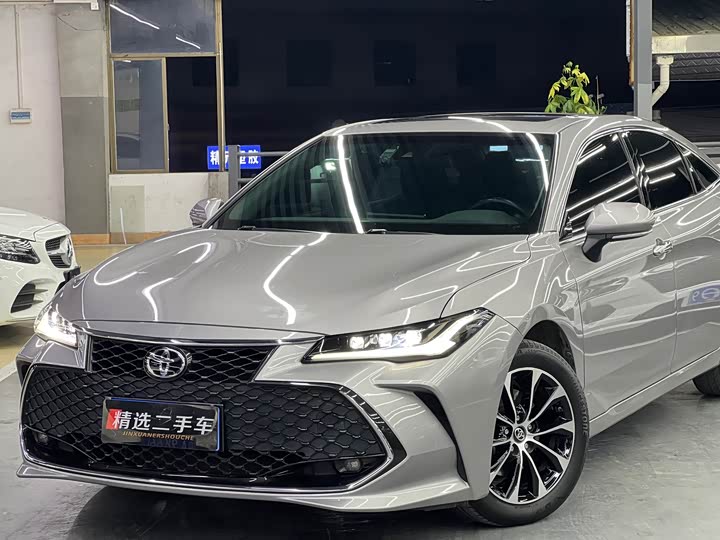 Photo 3 - Toyota Avalon