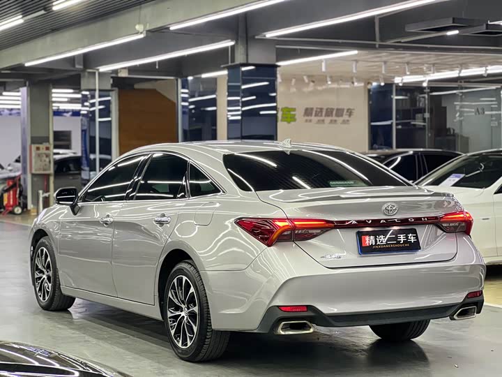 Photo 6 - Toyota Avalon