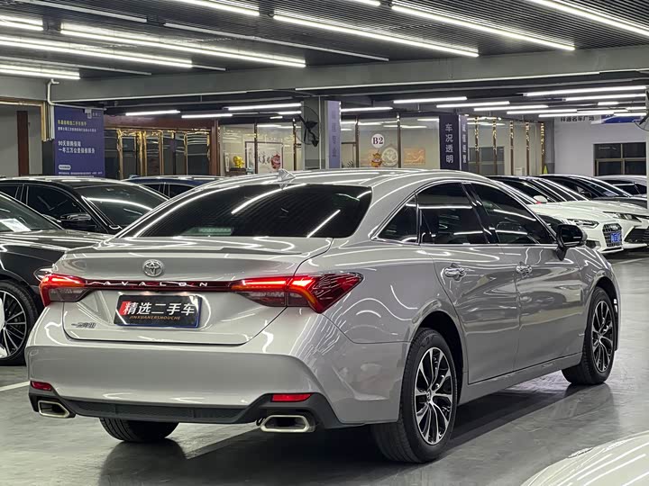 Photo 7 - Toyota Avalon