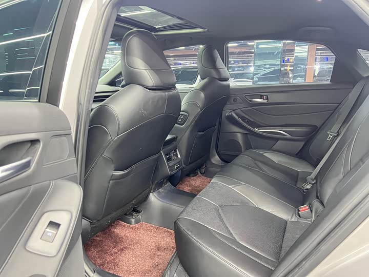 Photo 9 - Toyota Avalon