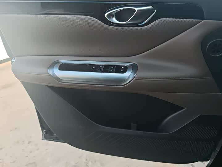 Фото 7 - GAC Trumpchi E8