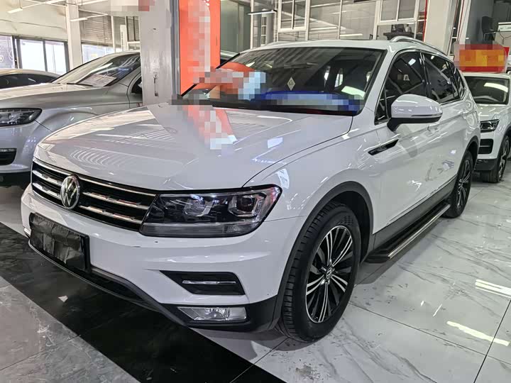 Фото 1 - Volkswagen Tiguan L Pro