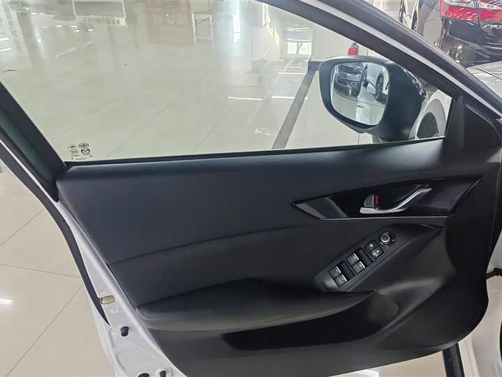 Фото 7 - Mazda CX-4