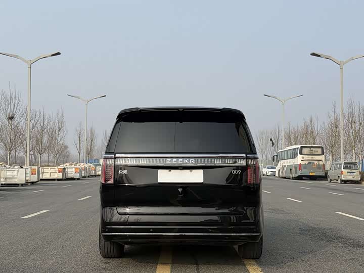 Фото 5 - Zeekr 009