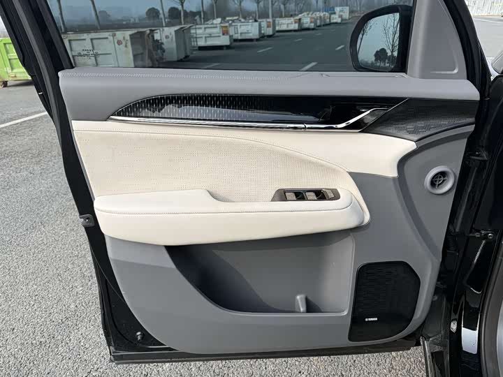 Фото 7 - Zeekr 009