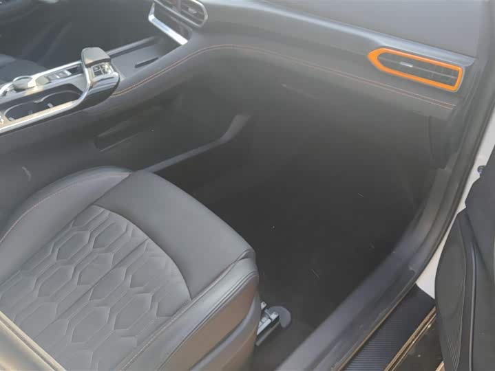 Фото 8 - Changan UNI-T