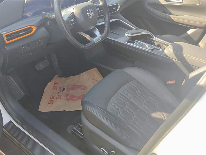 Фото 9 - Changan UNI-T