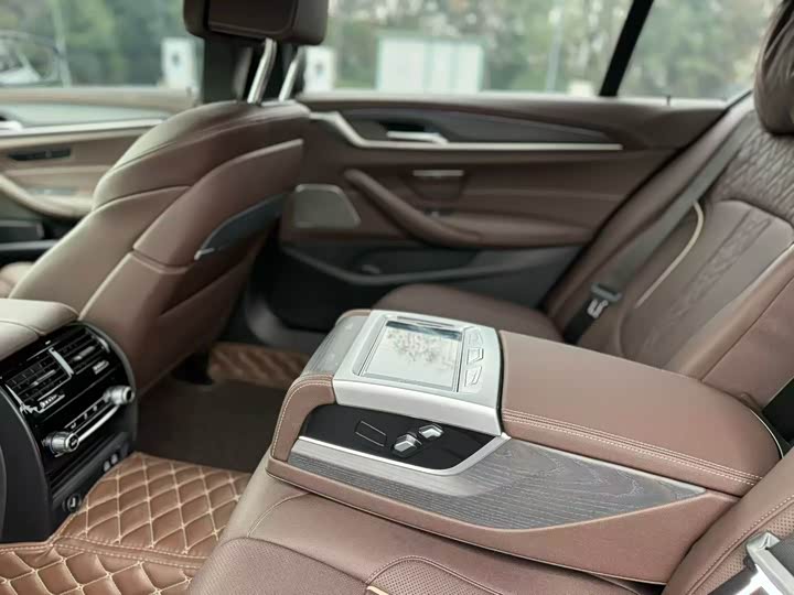 Фото 8 - BMW 5 Series