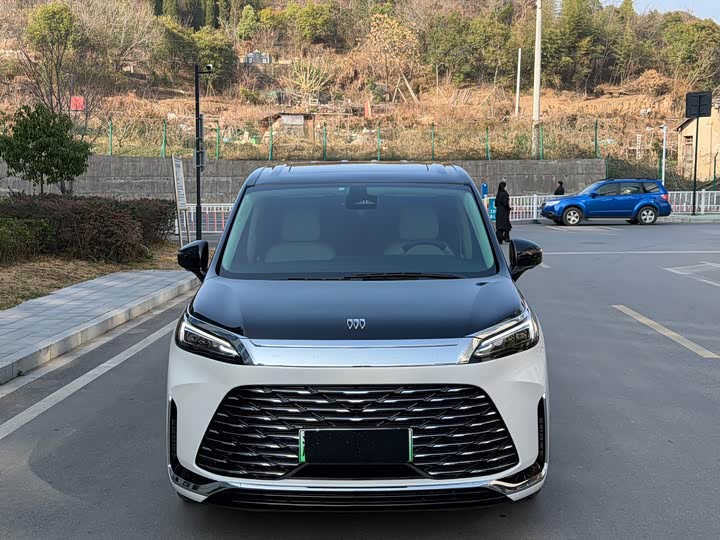 Фото 2 - Buick GL8 Hybrid