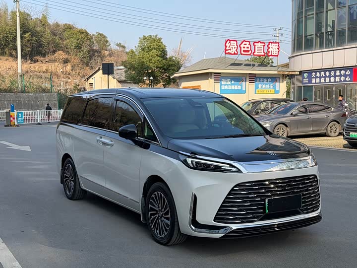 Фото 3 - Buick GL8 Hybrid