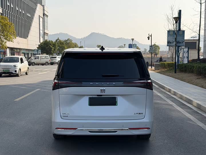 Фото 8 - Buick GL8 Hybrid