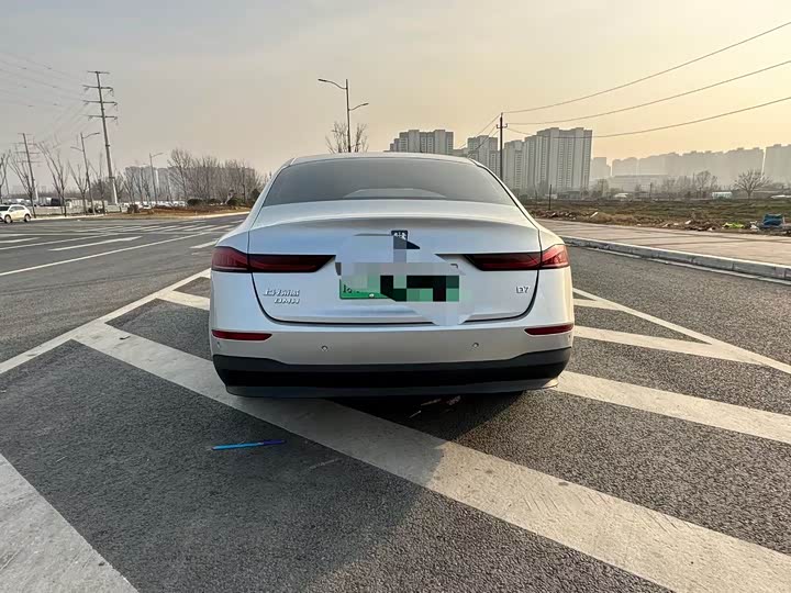 Фото 8 - Roewe D7