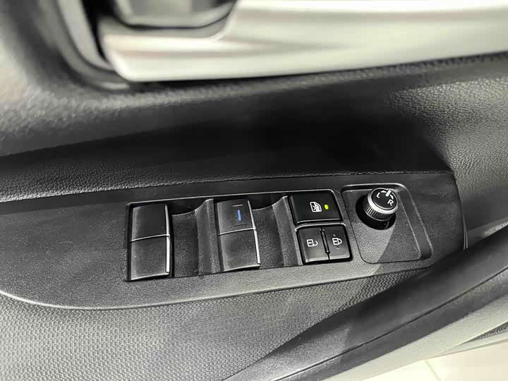 Фото 9 - Toyota Corolla