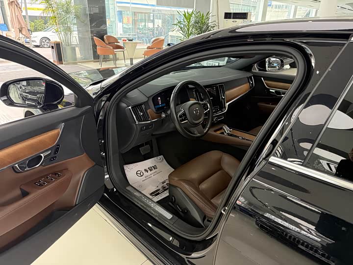 Фото 4 - Volvo S90