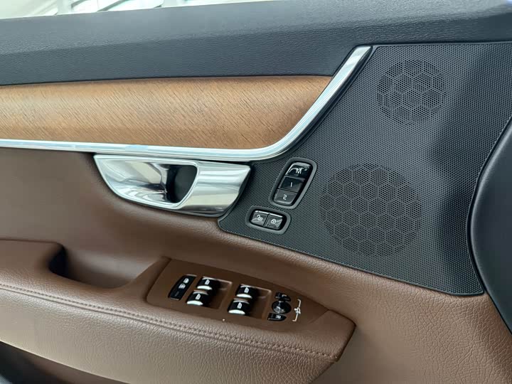 Фото 5 - Volvo S90