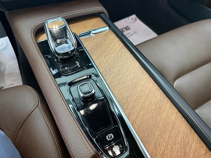 Фото 9 - Volvo S90