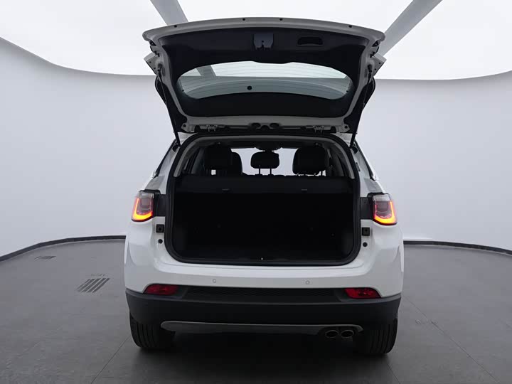 Фото 7 - Jeep Compass