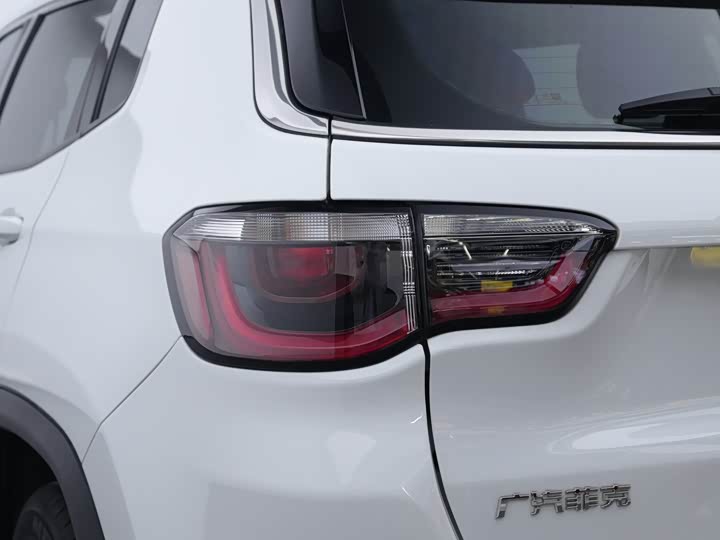 Фото 8 - Jeep Compass