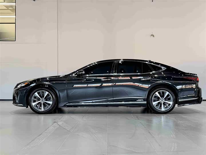 Фото 3 - Lexus LS